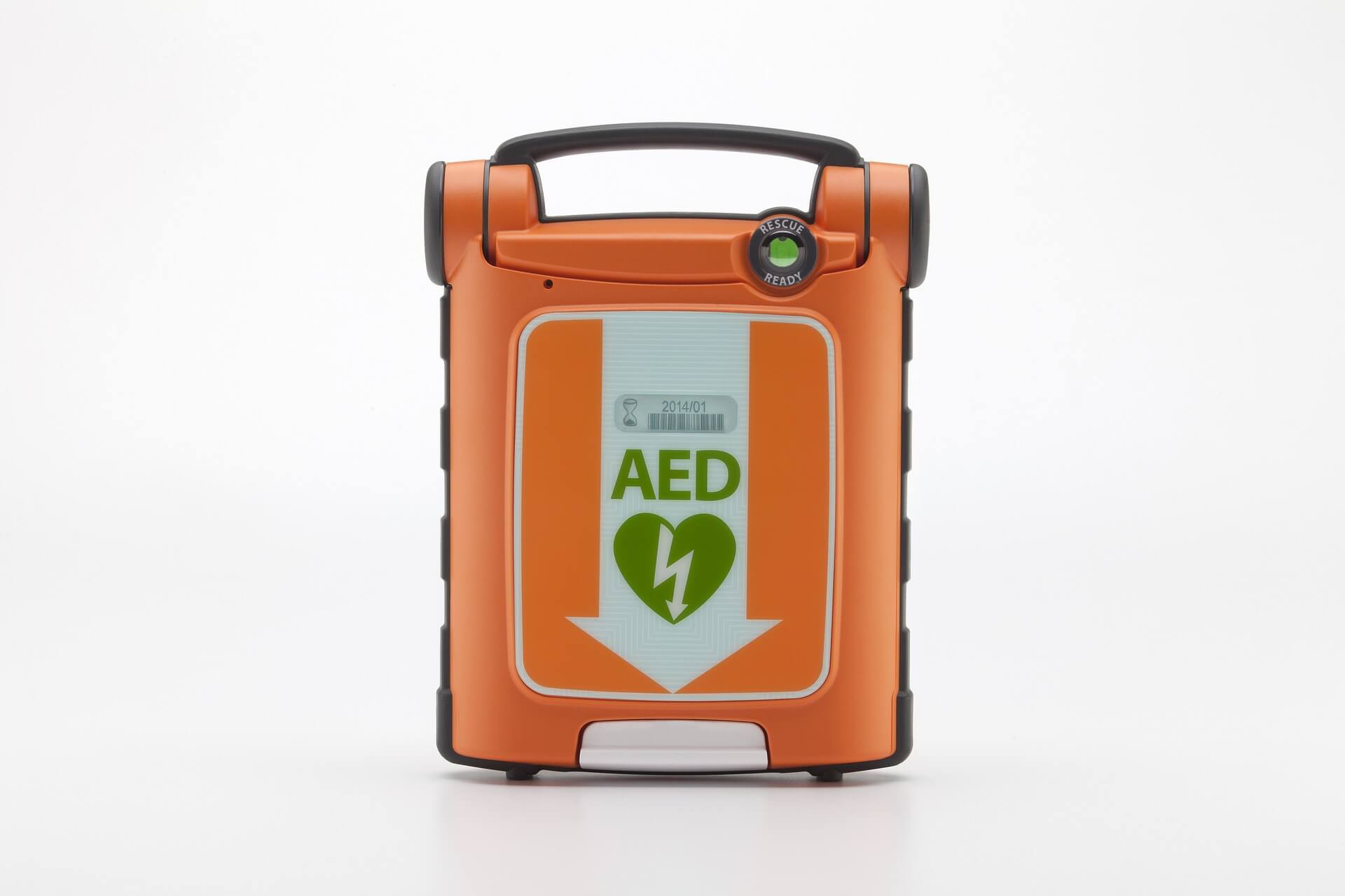 An aed is shown with a green arrow.